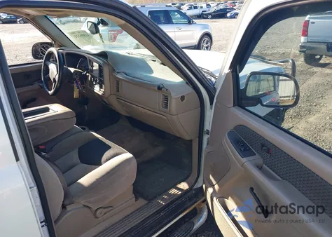 2003 Chevrolet Avalanche 1500 из США, поврежденный, VIN 3GNEC13T33G152631